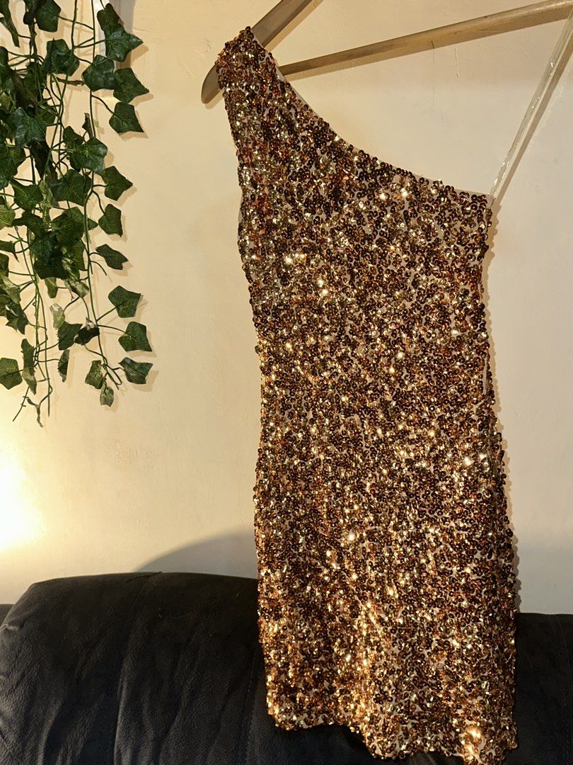 SKK Gold Sequinned One-Shoulder Dress (Category: Evening dresses & gowns) located in Manila. Submitted by tenshiii185 (Listing ID 1467257482, Image 1). Description: - Brand/Style: SKK gold and bronze sequinned one-shoulder dress - Fit & Length: Bodycon fit, knee-length style - Design: Fully covered in shiny sequins over a nude mesh lining with a side zipper - Occasion: Ideal for parties, clubs, and night outs - Condition: Worn once, still in grea