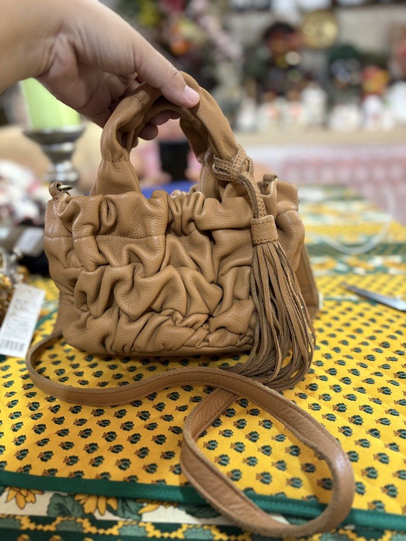 Sling/shouldr bag with free extra sling (Category: Other Home Decor) located in Dipolog. Submitted by playmatesfriend.ph (Listing ID 1467247704, Image 2). Description: .