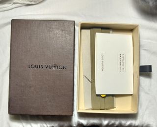 (Category: ) located in . Submitted by luxuryaccessories_ella.2022 (Listing ID 1467311657, Image 1). Description: .