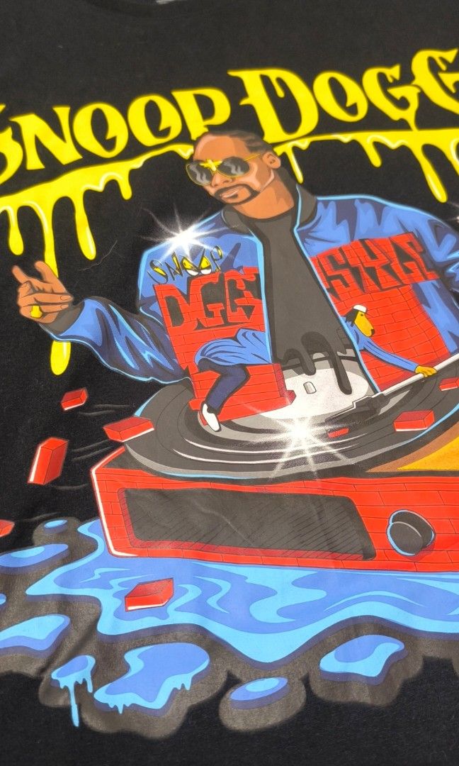 SNOOP DOGG (Category: Tshirts & Polo Shirts ) located in Dumaguete. Submitted by nostaldripph (Listing ID 1467318281, Image 2). Description: DOGG SUPPLY 26*29.