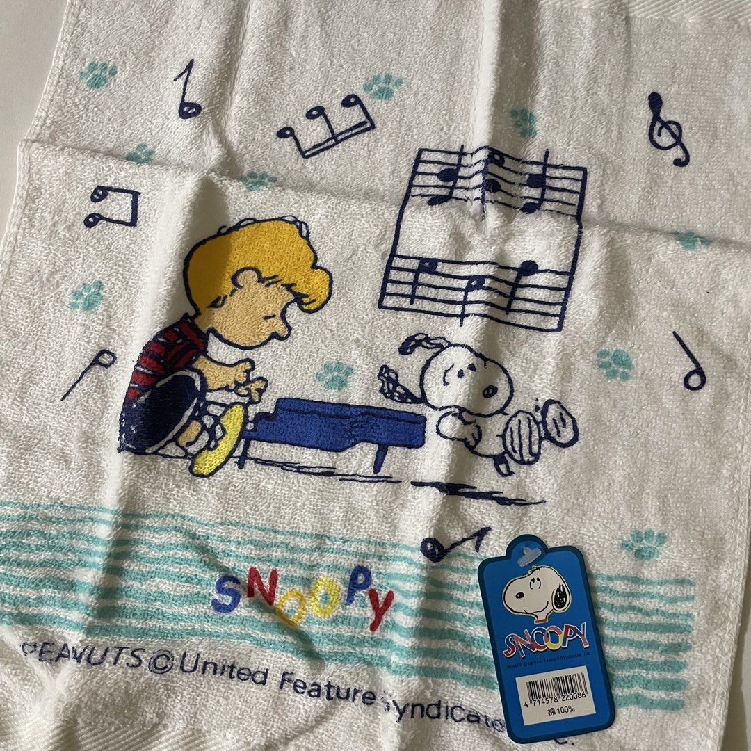 Snoopy Face Towel (Category: Towels, Napkins & Holders) located in Butuan. Submitted by paperlueur (Listing ID 1467221653, Image 3). Description: 13x13 inches , cotton.
