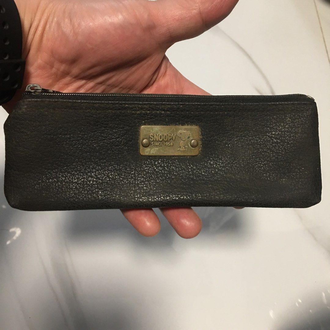 Snoopy Since 1950 Black Leather Pencil Case (Category: Purses & Pouches) located in Pasay City. Submitted by gilbertso62551 (Listing ID 1467275581, Image 1). Description: - Official Snoopy Since 1950 collection - Stylish black textured finish with gold-tone brand plaque and graphic - Secure zip closure featuring a metallic pull tab - Compact rectangular shape, perfect for daily use - Ideal for school, office, or gifting - As is, where is - Not Br