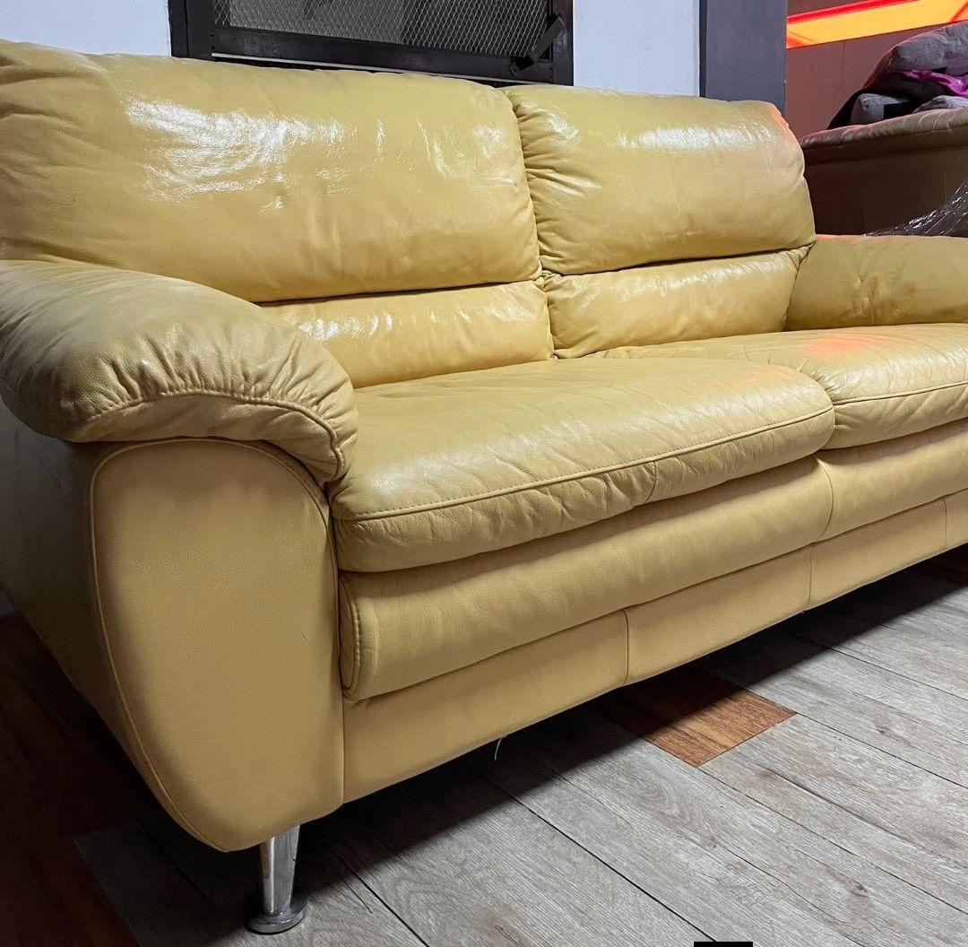 Sofa (Category: Sofas) located in Meycauayan. Submitted by marygracecasimiro (Listing ID 1467359159, Image 3). Description: Japan surplus 3 seaters sofa Branded Size 190cm haba 90cm lapad 95cm taas Almost new No damage No butas No lubog Super comfy Minor scratches sa likod Pwdeng pwde sa maseselan Free delivery abd COD PHP18,800💜💜.