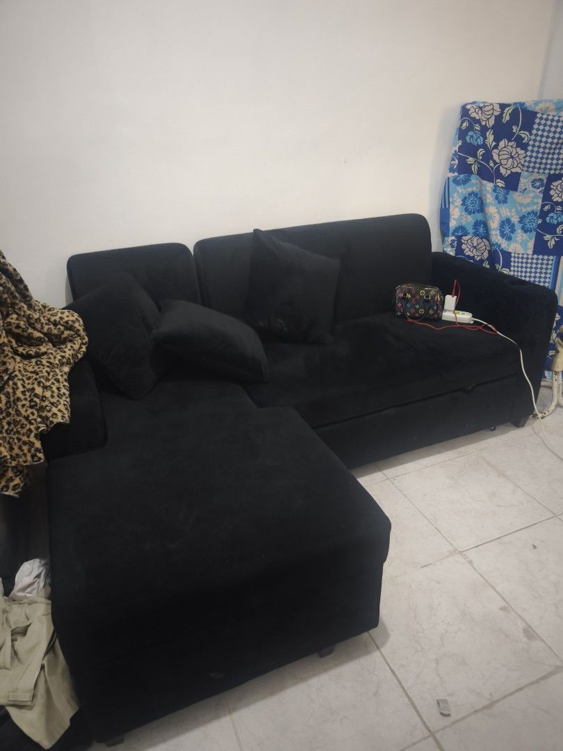 Sofa bed (Category: Bed Frames & Mattresses) located in Manila. Submitted by demcymohko (Listing ID 1467219072, Image 2). Description: Lshape sofabed 72x60 inches with storage , cupholder & pillows Velvet black P33k pinacostomize ko dati di ko rin mashado nagamit.
