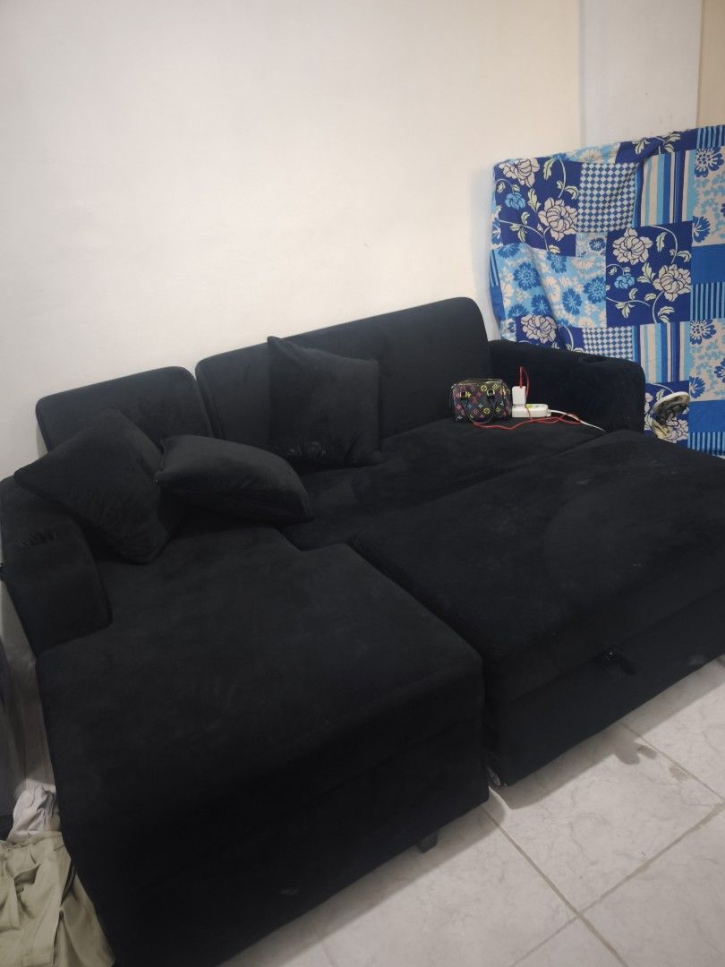 Sofa bed (Category: Bed Frames & Mattresses) located in Manila. Submitted by demcymohko (Listing ID 1467219072, Image 3). Description: Lshape sofabed 72x60 inches with storage , cupholder & pillows Velvet black P33k pinacostomize ko dati di ko rin mashado nagamit.