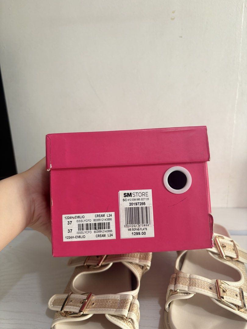 Sofab! Cream Sandals Size 37 (Category: Flats & Sandals) located in Quezon City. Submitted by geminiselection (Listing ID 1467342972, Image 3). Description: 🦋Sofab! Brandnew 🎀 complete pa lahat, 1299 orig price 👣 size 37.