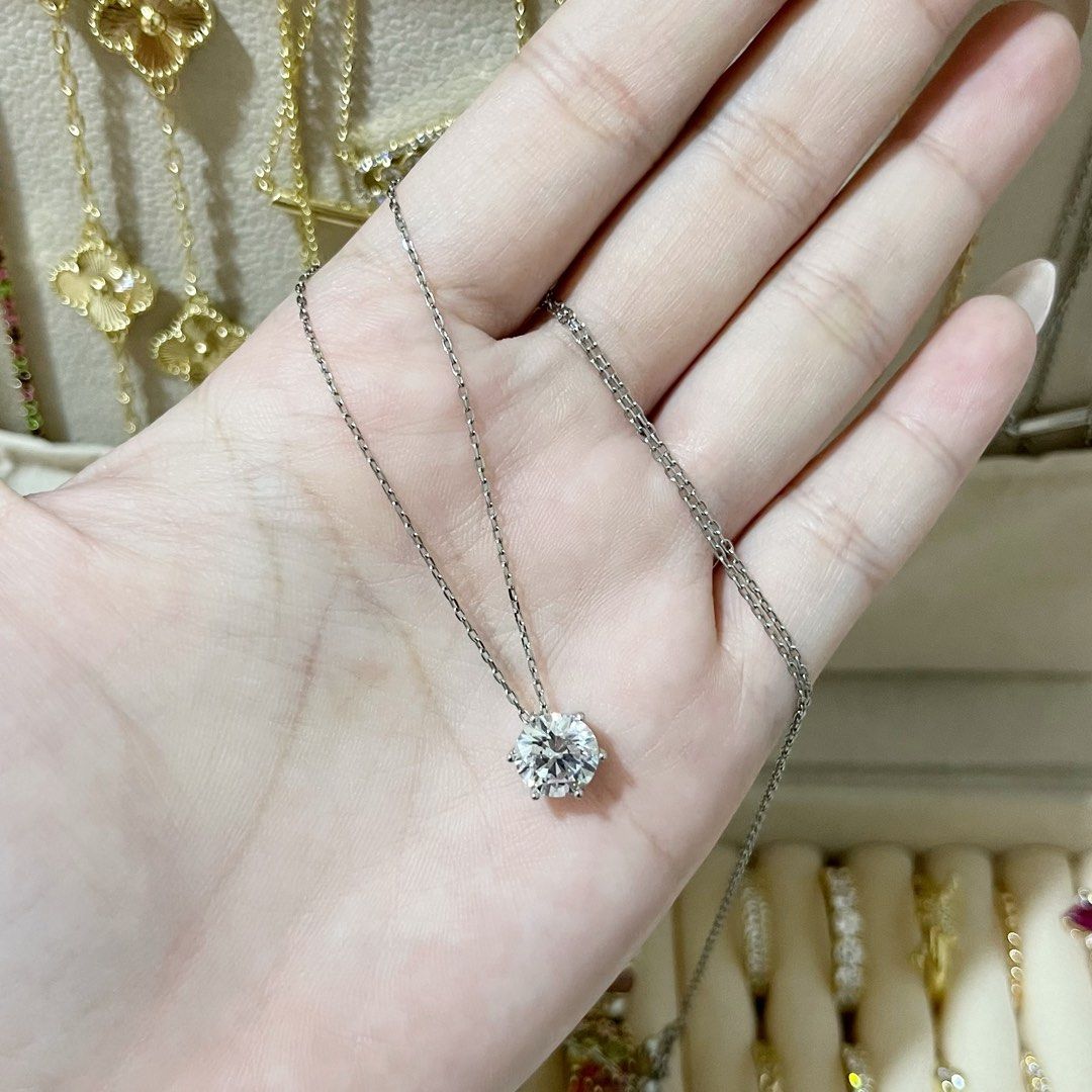 SOLITAIRE MOISSANITE LIKE SILVER NECKLACE (Category: Necklaces) located in Talavera. Submitted by curatedbykhy (Listing ID 1467344124, Image 1). Description: slider chain (fully adjustable chain) 8A cubic zirconia only (not moissanite).