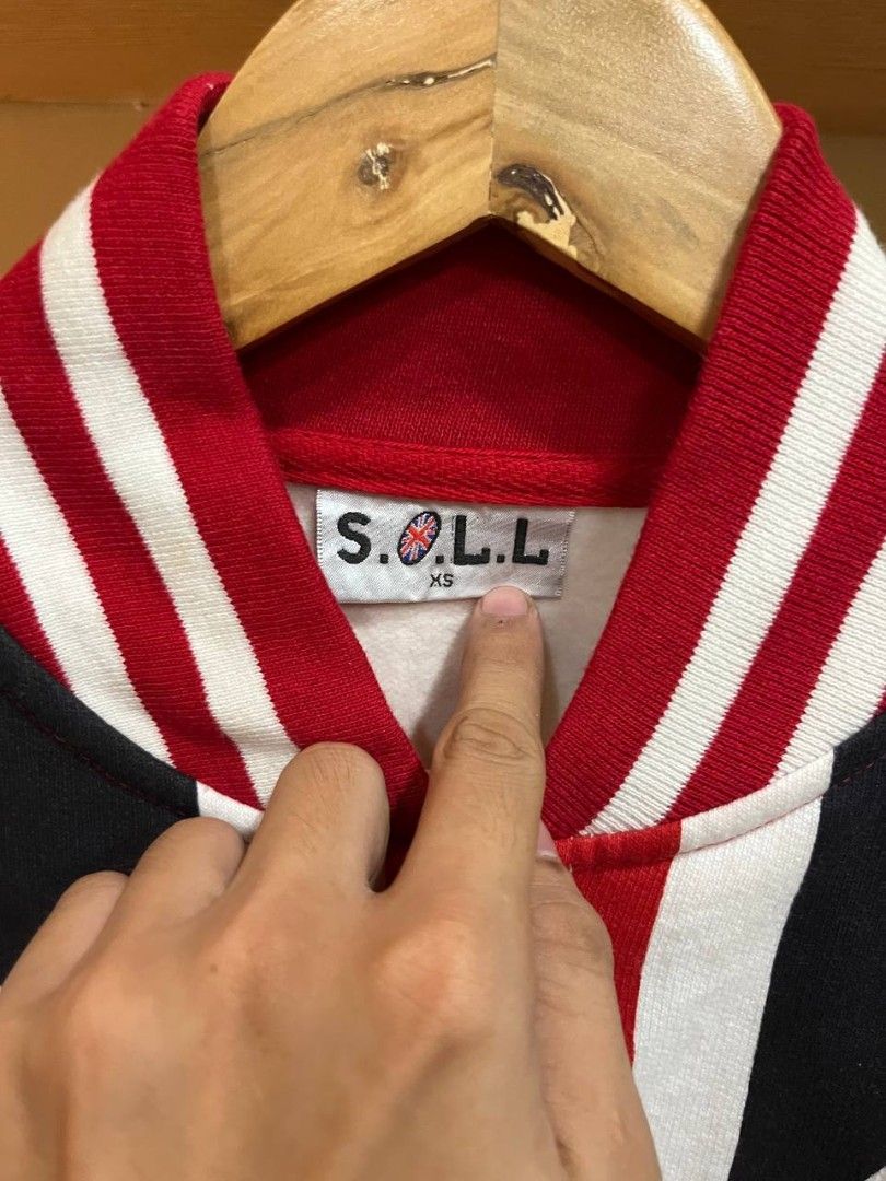 S.O.L.L. UK British Flag Jacket (Category: Vintage Collectibles) located in Quezon City. Submitted by michypeachyy1 (Listing ID 1467342425, Image 3). Description: 650 plus shipping medium size.