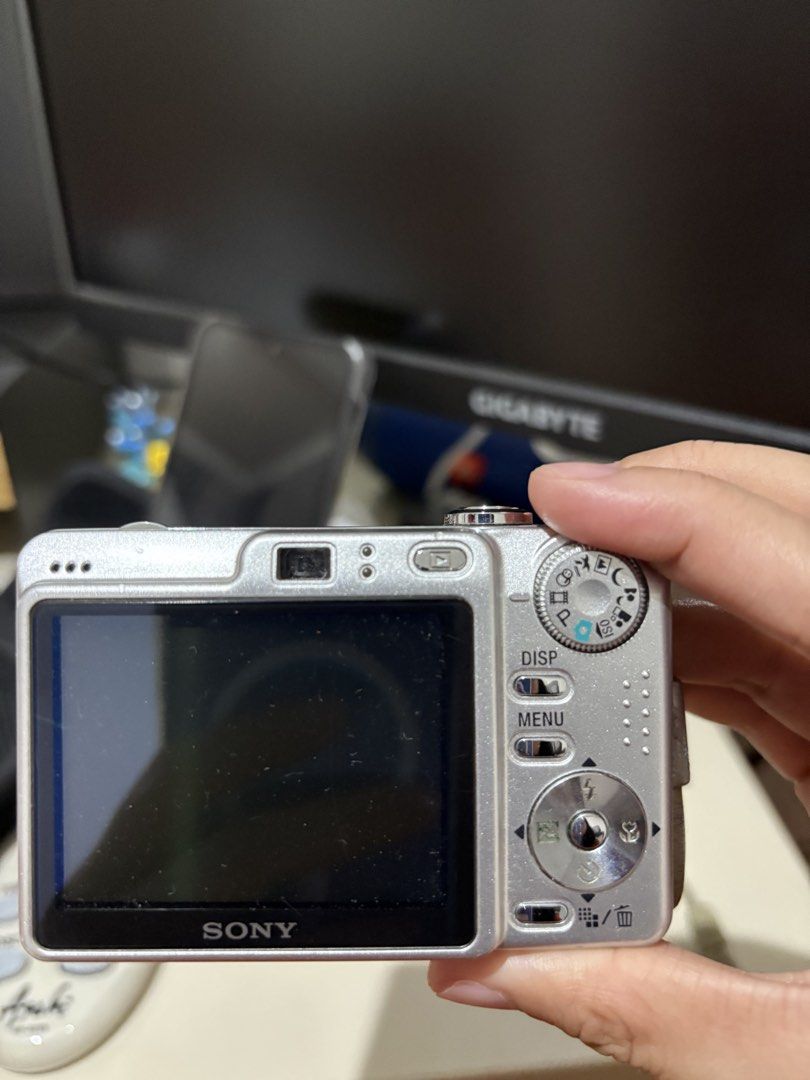 Sony Cyber-shot 7.2 Megapixels Carl Zeiss Vario-Tessar Digital Camera ...