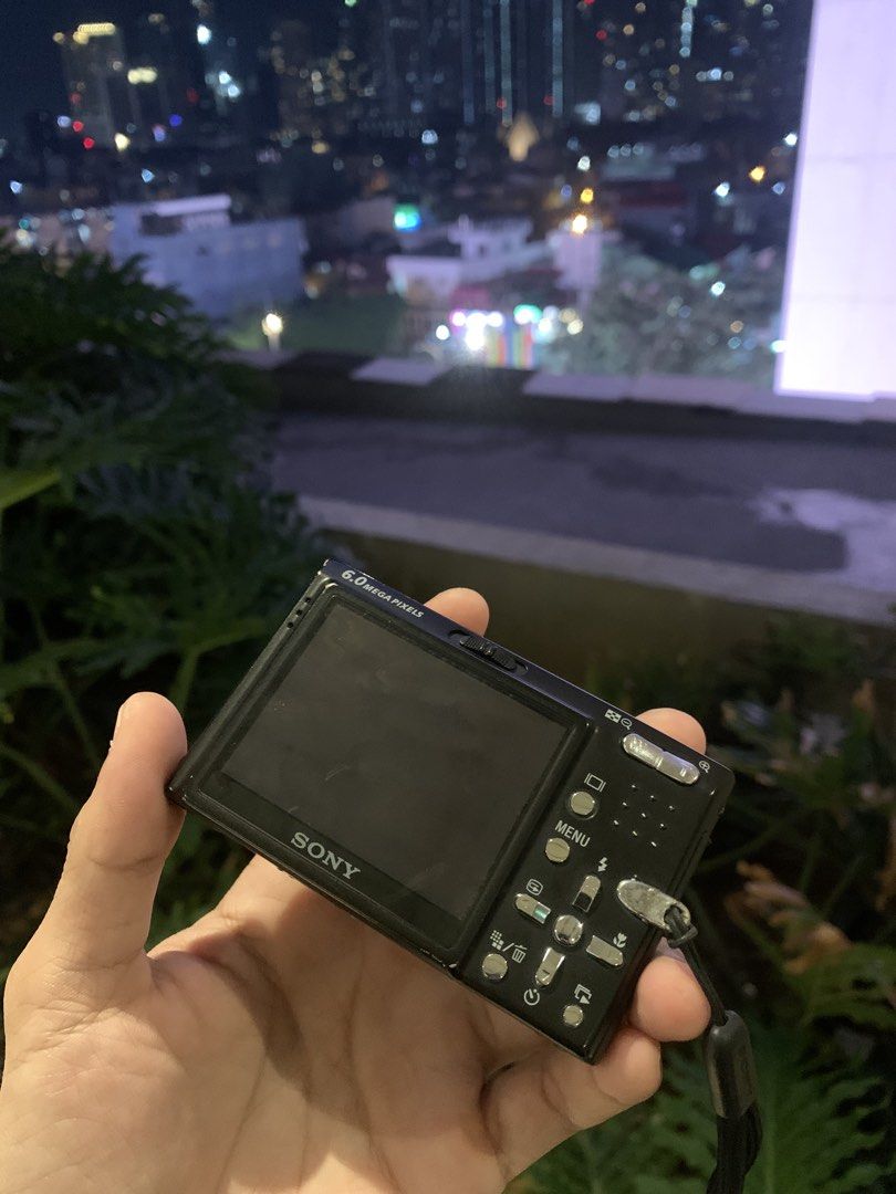Sony Cyber-shot DSC-T9 (Category: Cameras) located in Manila. Submitted by gudthriftby.la (Listing ID 1467224095, Image 3). Description: Digital Camera Model: Sony Cyber-shot DSC-T9 6.0MP • 3x Optical Zoom 100% Fully working camera. Issue: None — ₱3,199 - ₱2,999 ( No charger no memory card included. ) MOP: GCASH / MOD: J&T & LBC 🚚 Located: Sta Ana Manila, Philippines 🇵🇭 DM TO PURCHASE.