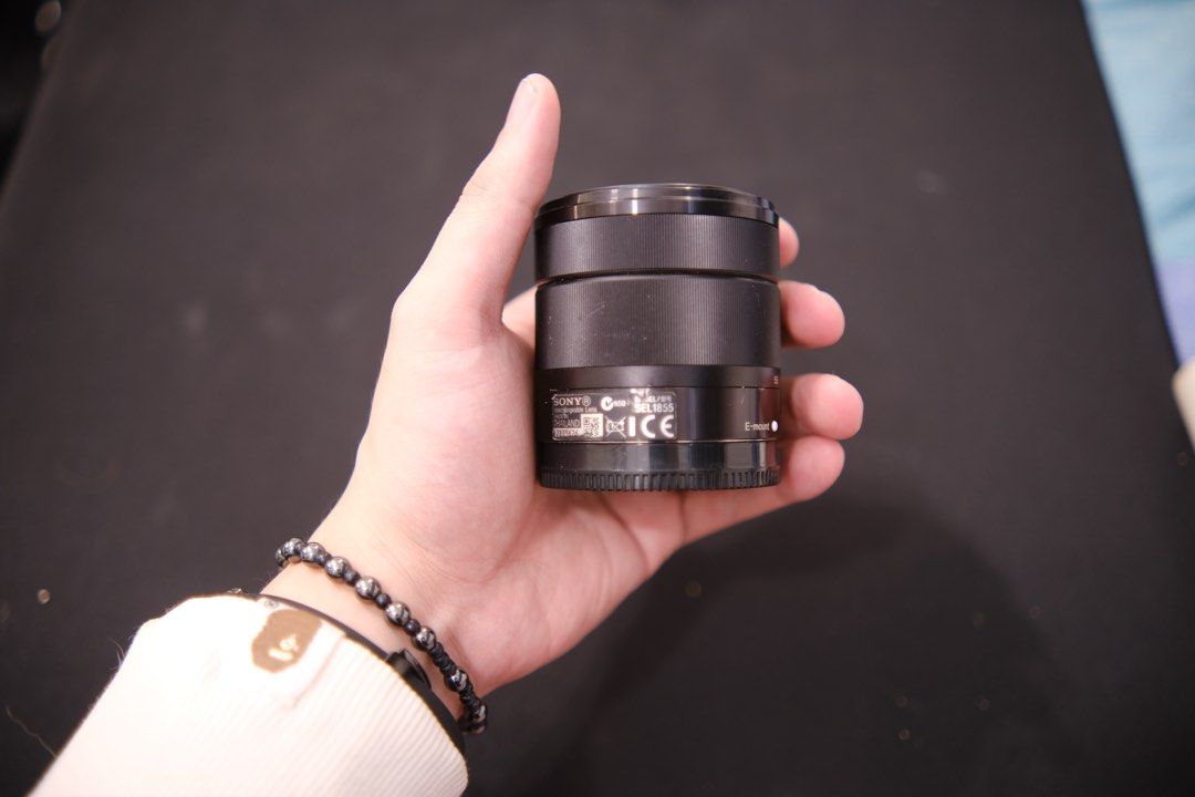 Sony Lens (Category: Lens & Kits) located in Manila. Submitted by departmentstore.ph (Listing ID 1467212038, Image 2). Description: Photos sometimes come out hazy. Minor fungus. Need cleaning..