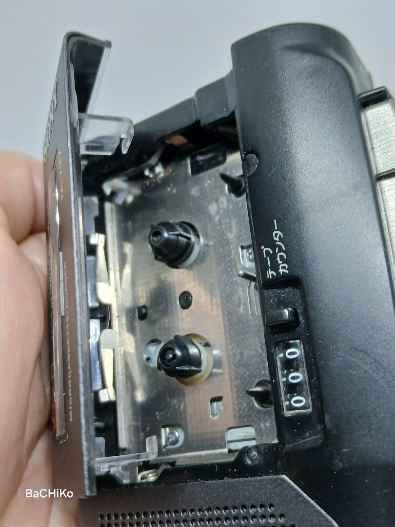 Sony VOR (Category: Voice Recorders) located in Quezon City. Submitted by bachiko (Listing ID 1467219370, Image 3). Description: Sony VOR P1000 declared as is made in jaoan may power kaso hindi umiikot, pero ramdam mo na may gumagalaw sa loob battery compartment good including 2 pcs cassette tape.