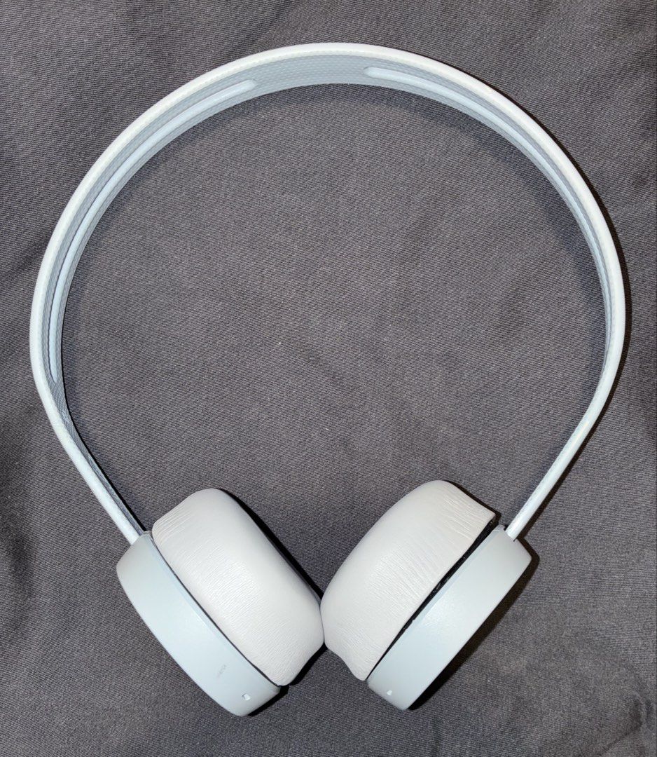 Sony WH-CH400 Wireless Stereo Headset (Category: Headphones & Headsets) located in Manila. Submitted by jhie24 (Listing ID 1467270574, Image 1). Description: Sony WH-CH400 wireless stereo headset in white. On-ear design with cushioned ear pads and integrated control buttons. Built-in microphone and micro-USB charging port on the earcup. Lightweight headband with adjustable sliders. Model details and L/R markings printed on the inner band. Bluetoo