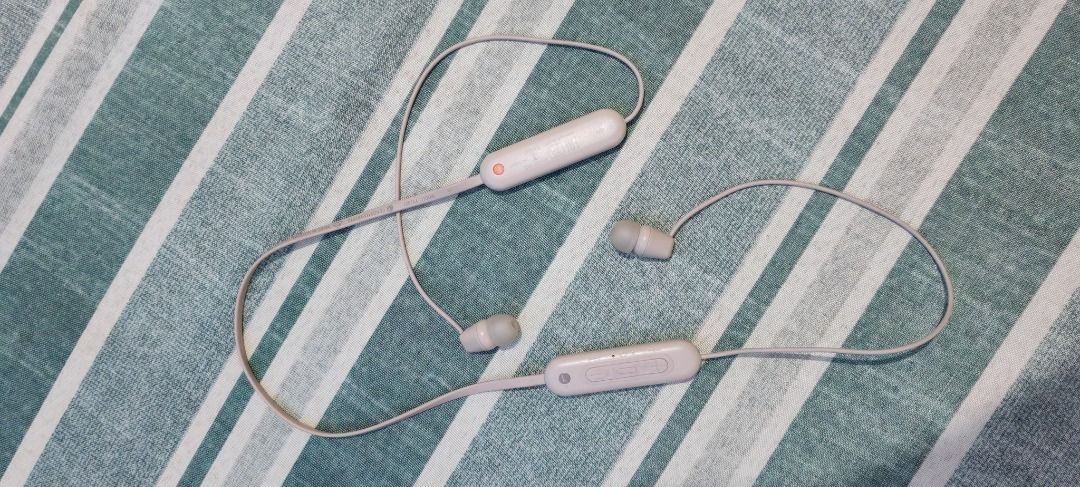 Sony WI-C100 (Category: Earphones) located in Caloocan City. Submitted by bravewind.0c13ef (Listing ID 1467218467, Image 1). Description: In great condition I am Around Banlic Cabuyao Laguna during Mon-Sat Reason for selling: switching to wired earphones .