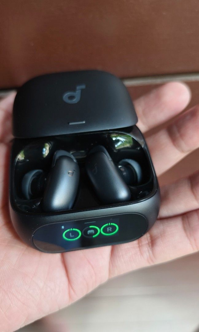Soundcore Liberty 5 Pro Black (Category: Earphones) located in Pasig City. Submitted by agapriano025 (Listing ID 1467284684, Image 3). Description: FOR SALE! Soundcore Liberty 5 Pro Less than 2 months old. Still in excellent, like-new condition. No box because our fur baby chewed it up. Selling Price : ₱3,500 Original price: ₱8,990 No issues at all! Unlimited testing is welcome upon pickup. You can pick it up at my place so you can test it yourse
