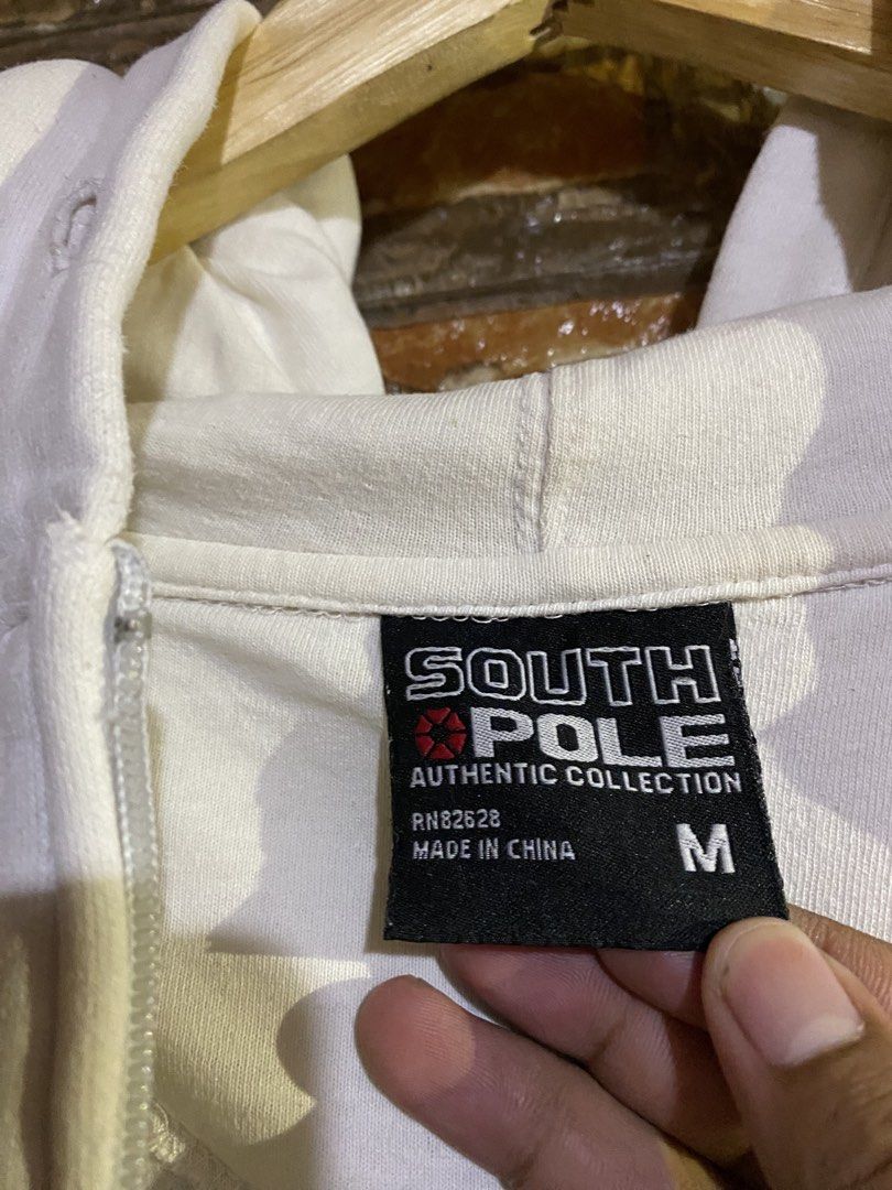 South Pole hoodie jacket (Category: Hoodies) located in Cebu City. Submitted by arsenyong (Listing ID 1467307036, Image 3). Description: 22 by 28 Issue: missing zipper sa zip Minimal sign of usage NASA details na issue .