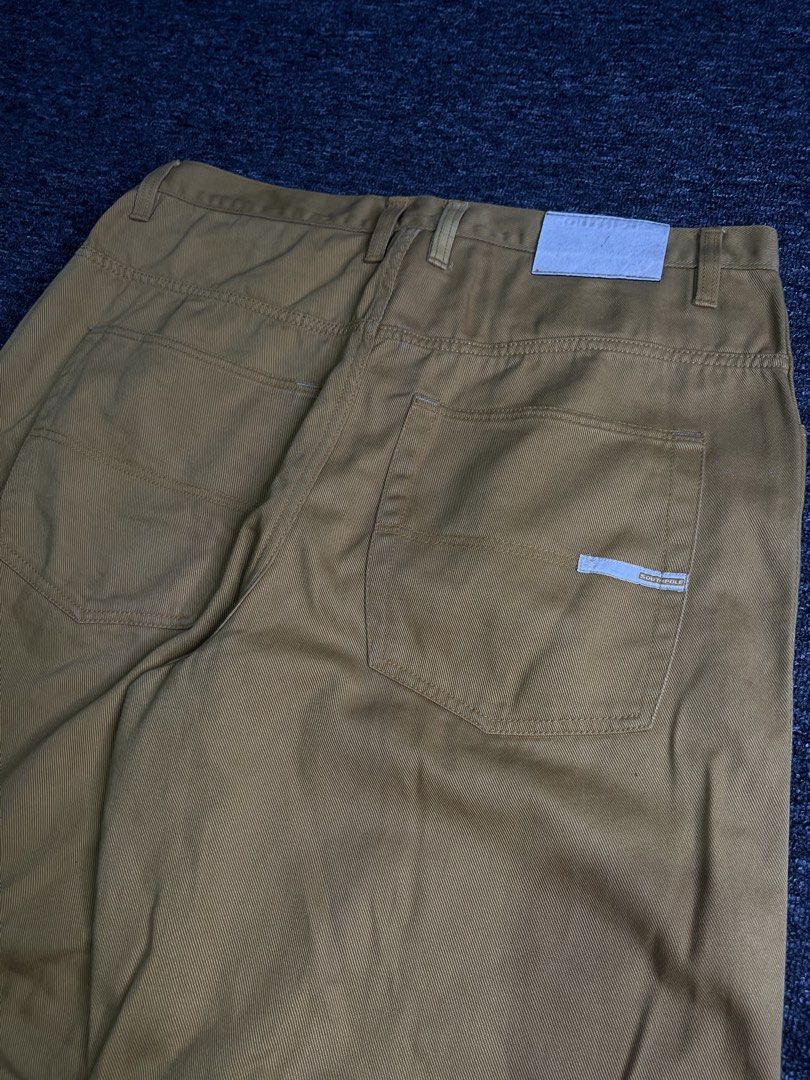 Southpole Gold Tab Brown Pants (Category: Jeans) located in Manila. Submitted by thrifty.4pp4rels (Listing ID 1467307246, Image 3). Description: Shipping fee shouldered by the buyer Issues: Faded back tab Measurements: W 38 L 45 Thigh 16 Hem 10.5.