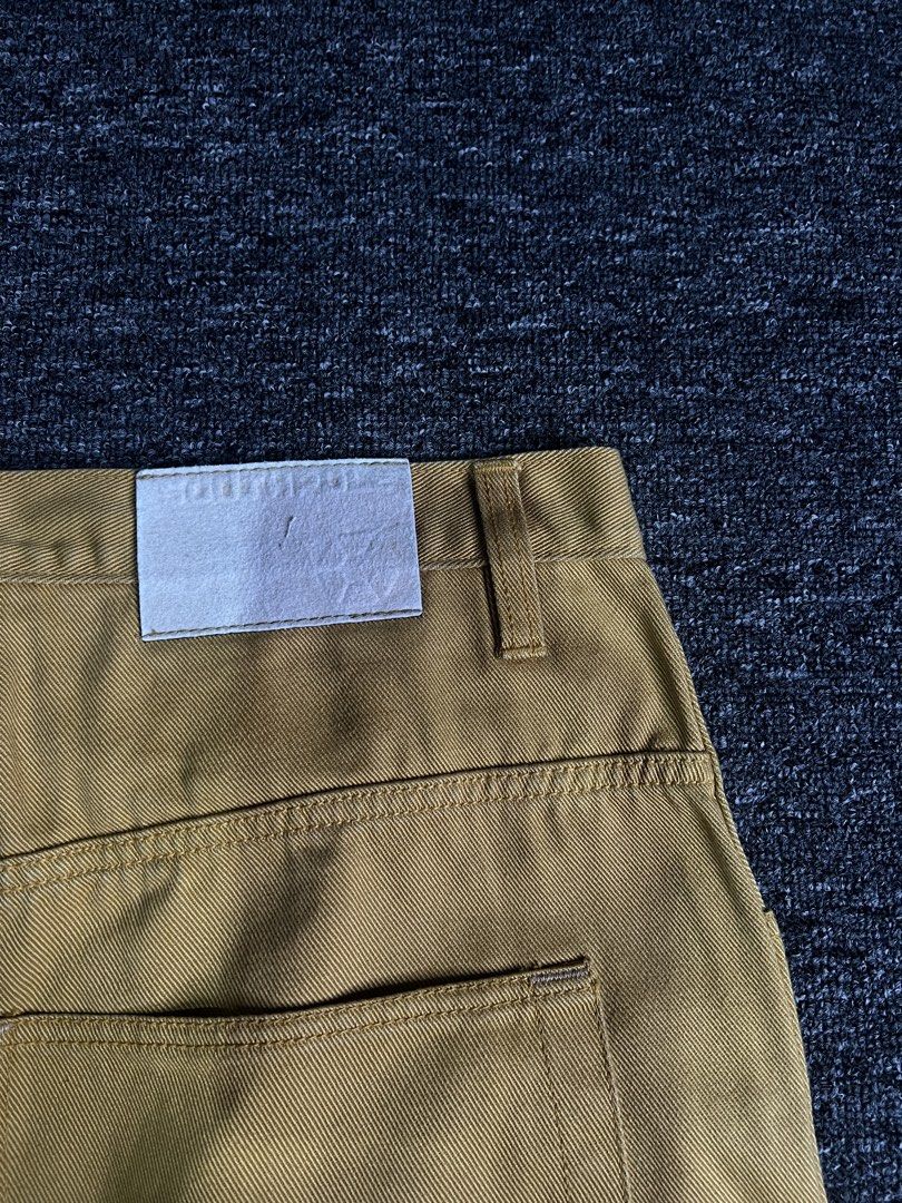 Southpole Gold Tab Brown Pants (Category: Jeans) located in Manila. Submitted by thrifty.4pp4rels (Listing ID 1467307246, Image 2). Description: Shipping fee shouldered by the buyer Issues: Faded back tab Measurements: W 38 L 45 Thigh 16 Hem 10.5.