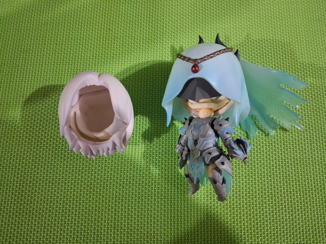 SPLIT Nendoroid 1025: Hunter - Xeno'jiva (Monster Hunter) (Category: Character Goods) located in Paranaque City. Submitted by jamisyue (Listing ID 1467336339, Image 2). Description: Selling the Body of Nendoroid Hunter - Xeno'jiva from Monster Hunter World! Content: • body of the hunter - 900 • optional hair piece -250 • arm and hands RFS: only wanted the weapons tbh, as in IG main, maybe i can consider adding the LBG here MOT: J&T or Lalamove MO
