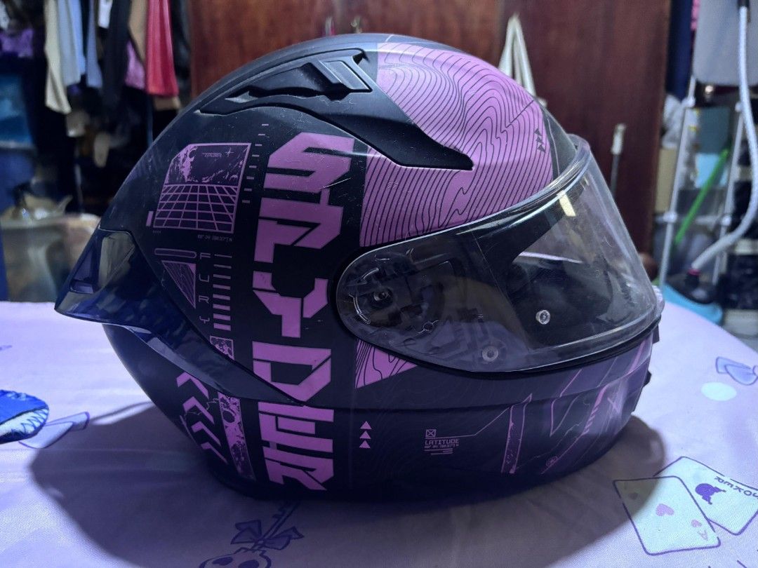 Spyder Helmet (Category: Bicycles) located in Valenzuela. Submitted by mackie_ (Listing ID 1467184359, Image 2). Description: Selling my Spyder Fury Helmet. Rarely used by my passenger princess. We already have a car. Quezon City meet-up (SM North) Negotiable for sure buyers. No box but I can give a helmet bag (EVO's bag) .