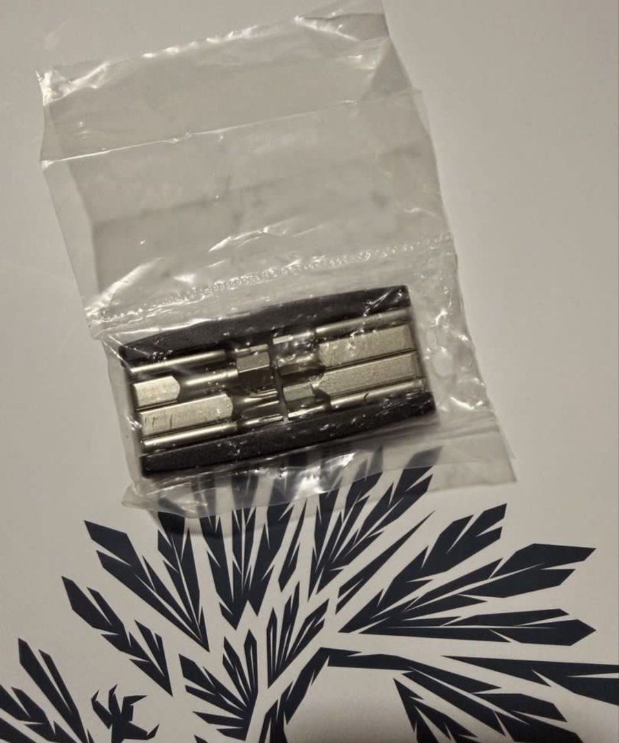 SRAM Eagle Function Multi-Tool (Free Postage) (Category: Parts & Accessories) located in Singapore. Submitted by ahrembikes (Listing ID 1467292535, Image 2). Description: Brand: Sram Material: Multi Product Dimensions: 22.9L × 11.4W x10.2H Cm Manufacturer: SRAM Self Collect or postage.
