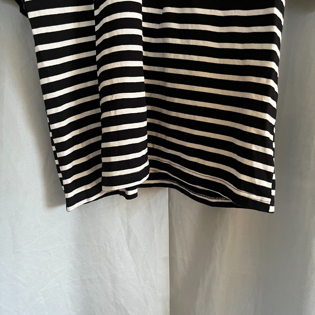 SS22 Kolor Docking Stripe T-Shirt (Category: Tshirts & Polo Shirts ) located in Quezon. Submitted by _babypluto (Listing ID 1467190042, Image 3). Description: agged size: 1 Condition: no flaws, very good condition MEASUREMENTS: Width: 24 inches Length: 29 inches Note: actual color of the item may change due to lighting. .