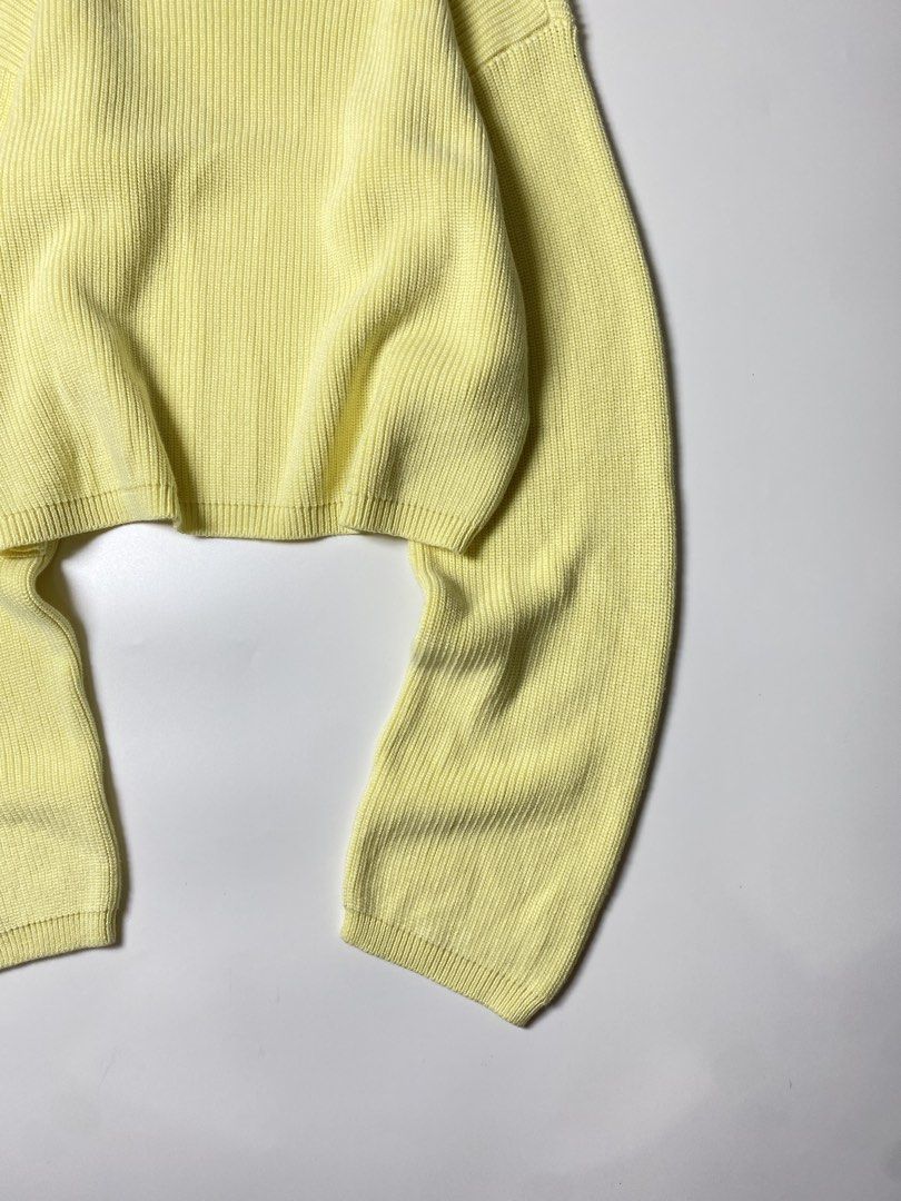 SS24 HELMUT LANG CROPPED CREWNECK SWEATER (Category: Coats, Jackets and Outerwear) located in Balanga. Submitted by faded_garmz (Listing ID 1467289356, Image 2). Description: SS24 HELMUT LANG CROPPED CREWNECK SWEATER DIMENSIONS WIDTH - 19” LENGHT - 20” SHOULDER - 20” SLEEVE - 24” HEM - 17.5”.