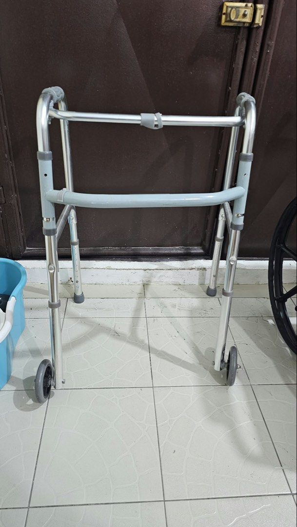 Standard wheelchair and walker with wheels (Category: Rehabilitative Devices) located in Manila. Submitted by charleywoot (Listing ID 1467284267, Image 3). Description: For pick up only here in Brgy Moonwalk Pque.