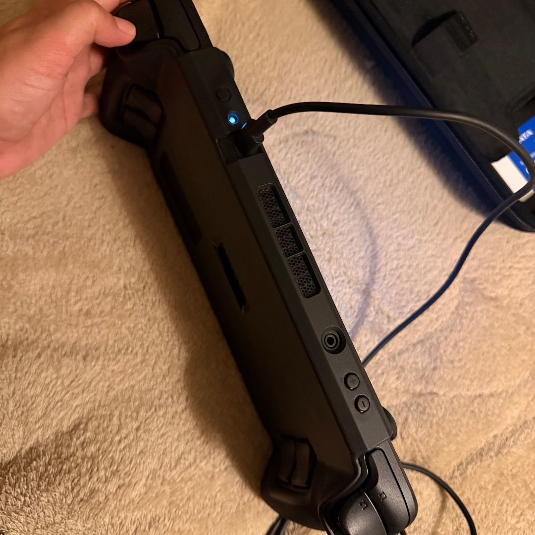 Steamdeck Oled 512gb (Category: Others) located in Imus. Submitted by mikanavarro1 (Listing ID 1467312450, Image 3). Description: Pristine condition Inclusions: skull & co case and grip No issue Rfs: Rarely used due to a busy schedule.