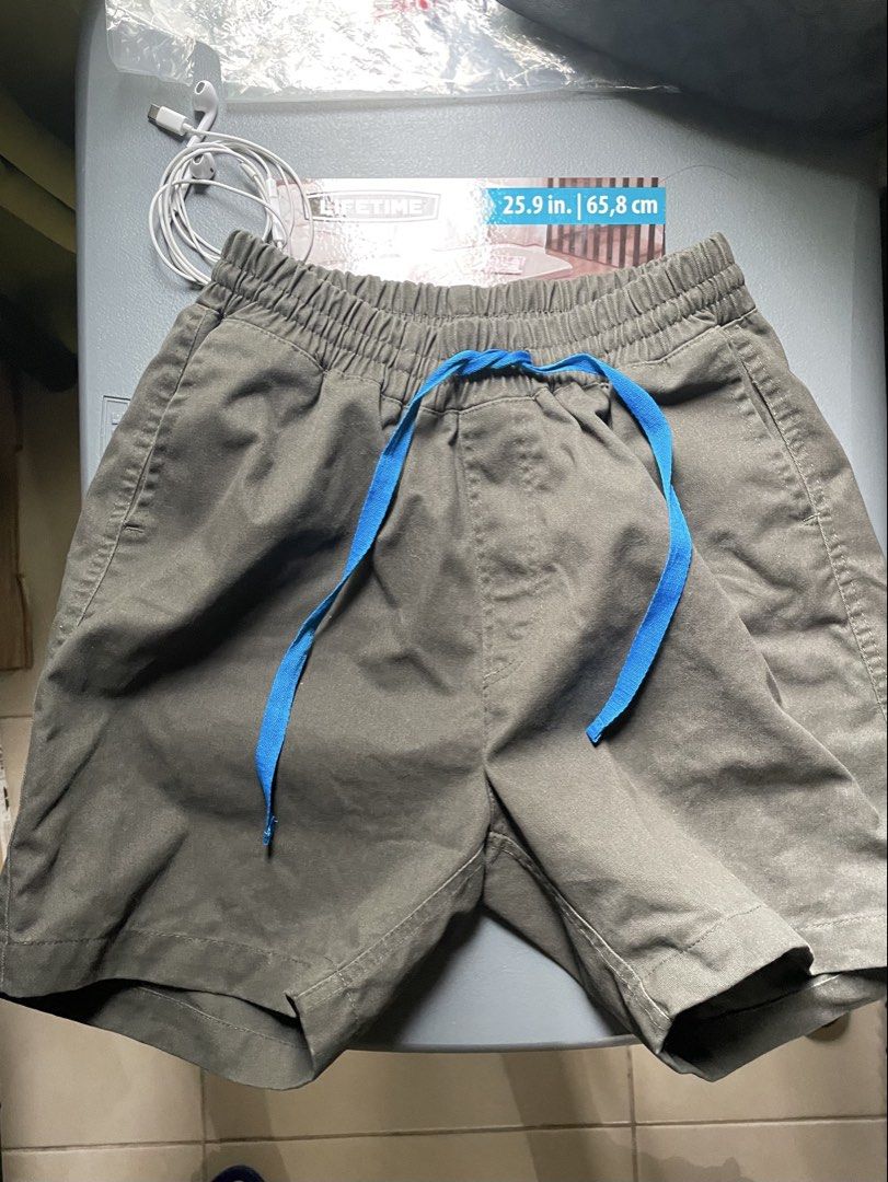 Straightforward Tailored Shorts Soft Twill Green (Category: Shorts) located in Makati City. Submitted by oddbear_e25815 (Listing ID 1467237988, Image 1). Description: - Color: Green - Material: Soft twill fabric - Waistband: Elastic with bright blue drawstring - Pockets: Two front pockets and one right-back pocket - Fit: Structured yet comfortable - Condition: Clean overall Size: S Rfs: Decluttering.
