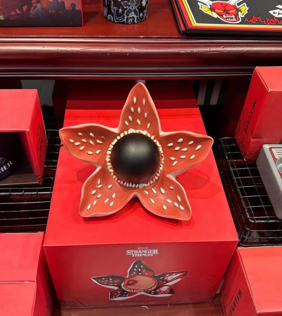 Stranger Things Demogorgon Shaped Resin Light (Category: Lighting) located in Antipolo. Submitted by eckaperry (Listing ID 1467264071, Image 1). Description: - Official Netflix Stranger Things merchandise - Unique Demogorgon-shaped resin light with detailed red petals, white teeth, and black central bulb - Convenient USB-powered cable included - Comes with the original graphic art display box - Great addition to any fan's room setup or collection