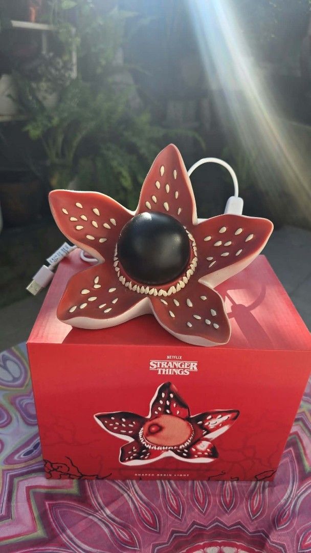 Stranger Things Demogorgon Shaped Resin Light (Category: Lighting) located in Antipolo. Submitted by eckaperry (Listing ID 1467264071, Image 3). Description: - Official Netflix Stranger Things merchandise - Unique Demogorgon-shaped resin light with detailed red petals, white teeth, and black central bulb - Convenient USB-powered cable included - Comes with the original graphic art display box - Great addition to any fan's room setup or collection
