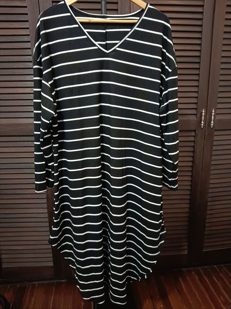 Stripes Vneck Dress (Category: Dresses) located in Manila. Submitted by byjrb (Listing ID 1467186560, Image 3). Description: 🛍️ Brand-new items from SHEIN, Emery Rose, Zaful & more! Size : XXL to Semi XXXL 📦 Shipping: LBC / J&T / Lalamove 💸 MOP: GCash / BPI only DM for inquiries! 💌.