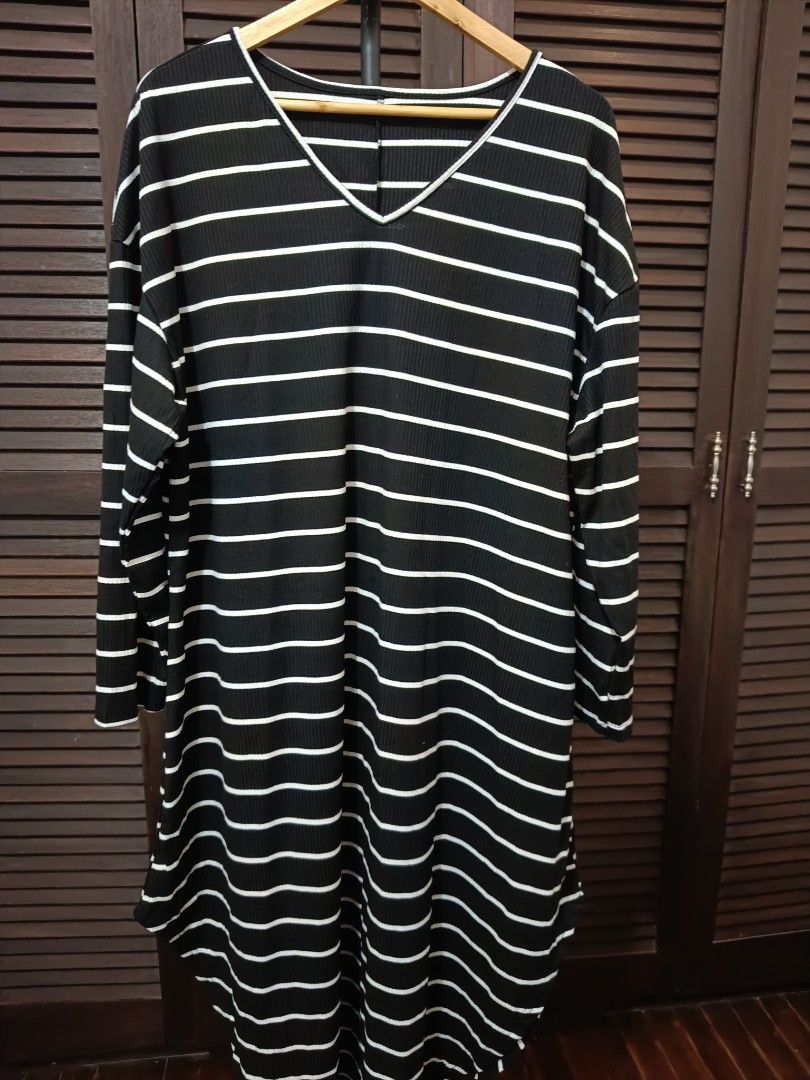 Stripes Vneck Dress (Category: Dresses) located in Manila. Submitted by byjrb (Listing ID 1467186560, Image 1). Description: 🛍️ Brand-new items from SHEIN, Emery Rose, Zaful & more! Size : XXL to Semi XXXL 📦 Shipping: LBC / J&T / Lalamove 💸 MOP: GCash / BPI only DM for inquiries! 💌.
