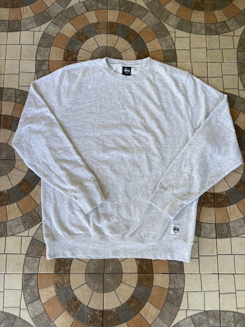 Stussy crewneck (Category: Announcements) located in Manila. Submitted by james.blunt131 (Listing ID 1467182872, Image 1). Description: No issue excellent condition size xlarge.