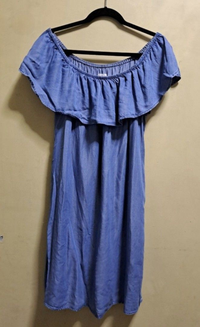 Style & Co. Denim Cotton Shift Dress (Category: Dresses) located in Manila. Submitted by thrifter_lifestyle (Listing ID 1467175511, Image 2). Description: Brand: Style & Co. (Bought in the US) Material: Cotton Color: Light Denim Blue Best worn off shoulder, garterized Shift Dress, straight line, falls wide With 2 side pockets Tag is M, but its actually bigger 🙂 B: 44" W: 46-48" L: 33" No issues 😀 RFS: closet spring cleaning.