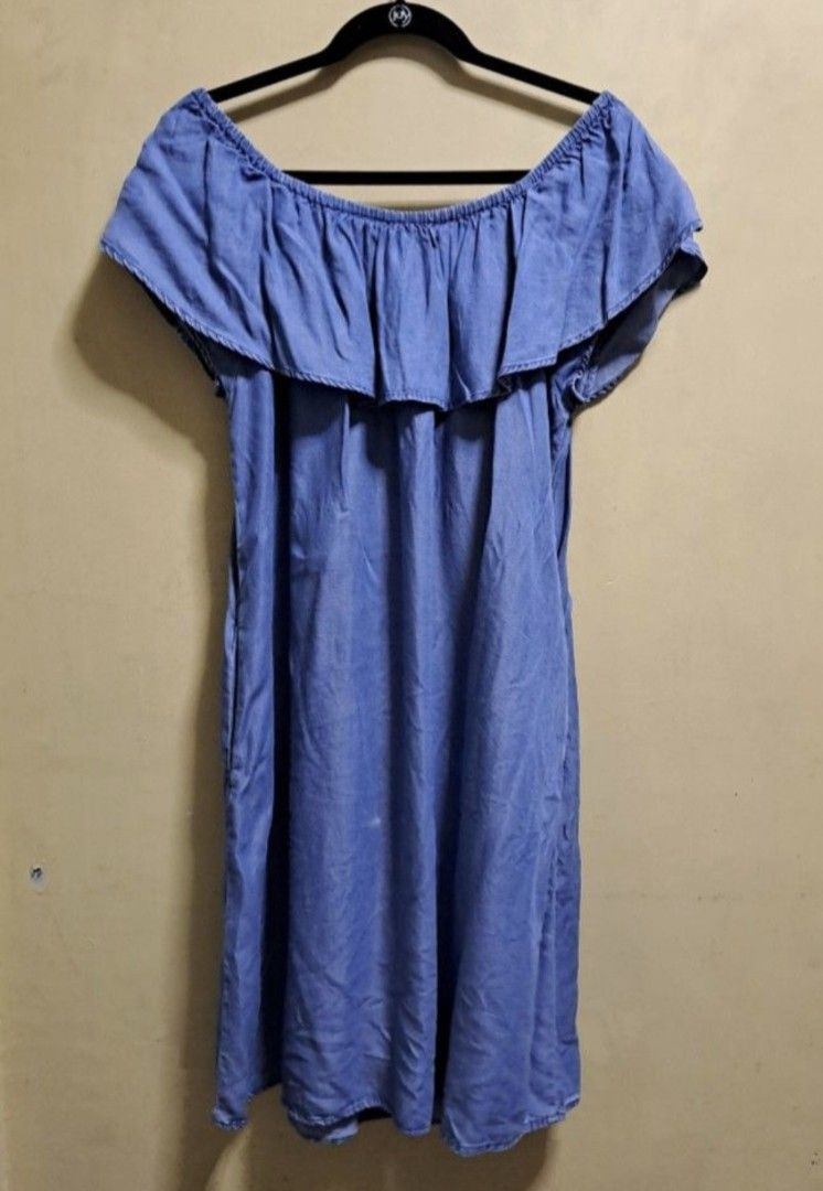 Style & Co. Denim Cotton Shift Dress (Category: Dresses) located in Manila. Submitted by thrifter_lifestyle (Listing ID 1467175511, Image 1). Description: Brand: Style & Co. (Bought in the US) Material: Cotton Color: Light Denim Blue Best worn off shoulder, garterized Shift Dress, straight line, falls wide With 2 side pockets Tag is M, but its actually bigger 🙂 B: 44" W: 46-48" L: 33" No issues 😀 RFS: closet spring cleaning.