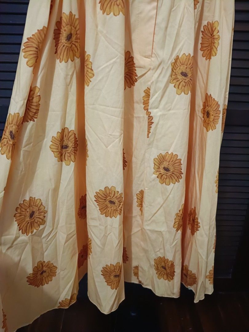 Sunflower Long Skirt (Category: Skirts) located in Manila. Submitted by byjrb (Listing ID 1467188762, Image 3). Description: 🛍️ Brand-new items from SHEIN, Emery Rose, Zaful & more! Size : Large to XL 📦 Shipping: LBC / J&T / Lalamove 💸 MOP: GCash / BPI only DM for inquiries! 💌.