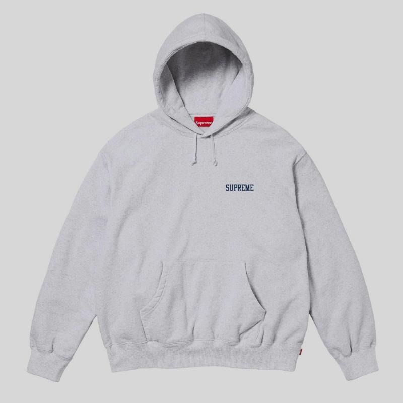 Supreme 24FW ON GOD 背後字母印花純棉加絨連帽衛衣 （分類：衛衣）位於 Hong Kong。 由 julegottlieb 提交（商品編號 1467275250，圖片 1）。簡介： 📐 歡迎查詢尺碼 🚚 送貨安排： • 支持順豐到付、智能櫃配送 • 落單後3-5日內安排寄出 ⚠️ 溫馨提示： 預計貨期僅供參考，貨品或會因船運、空運或其他不可控因素延遲，本店不接急單，敬請見諒。。