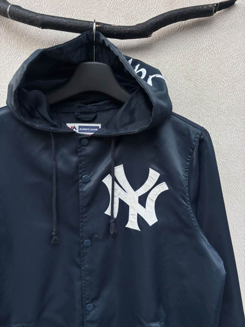 SUPREME MLB (Category: Coats, Jackets and Outerwear) located in Leyte. Submitted by thrift_by_nblza (Listing ID 1467306979, Image 3). Description: Supreme x New York Yankees Large to XL 23x29 No Issue Good as New.