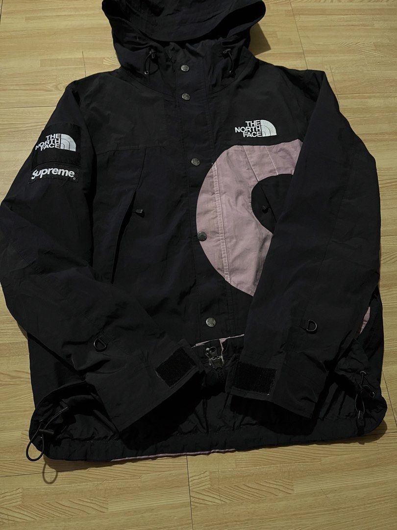 Supreme x TNF mountain jacket S Logo (Category: Coats, Jackets and Outerwear) located in Mabalacat. Submitted by brkebys00 (Listing ID 1467349095, Image 3). Description: Very good condition No issue 5’7 height model in frame.