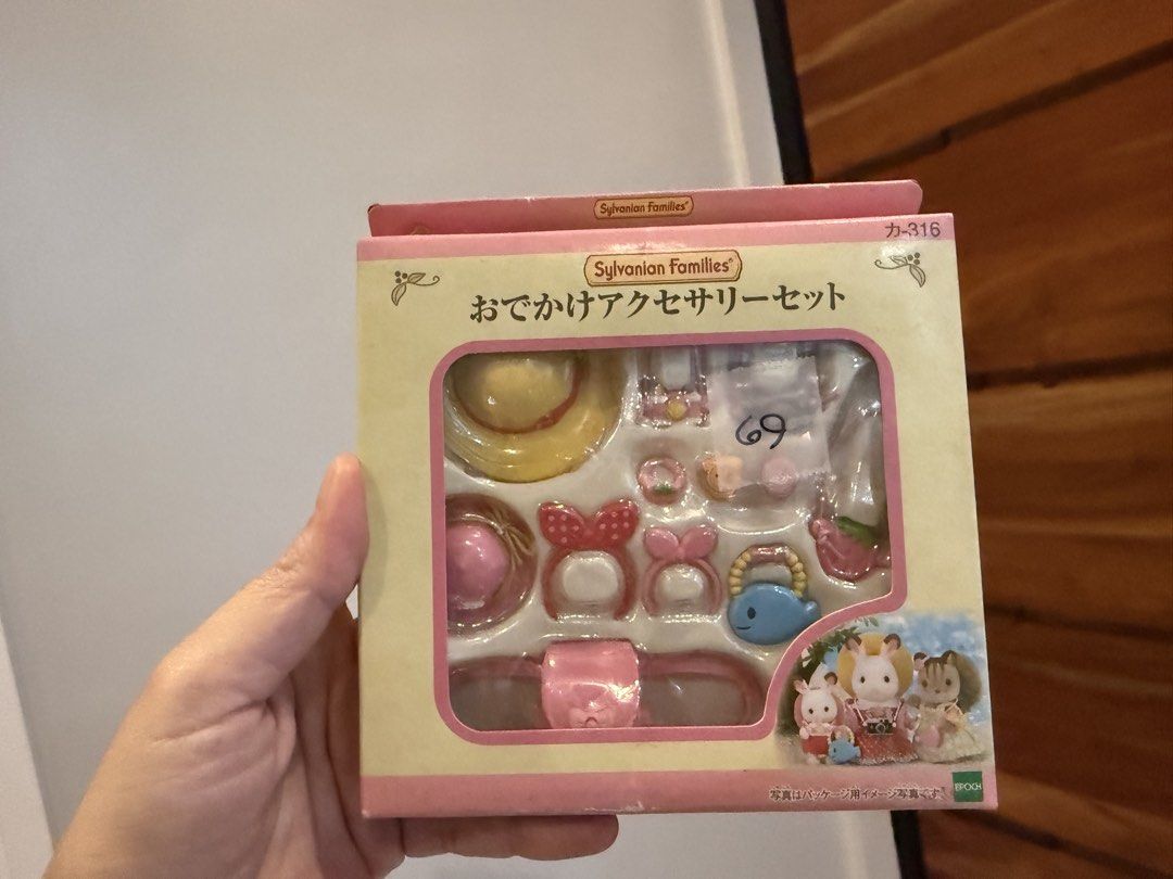 Sylvanian Families Outing Accessory (Category: Kids Toys) located in General Trias. Submitted by brightdog-224c (Listing ID 1467324751, Image 1). Description: Accessory / Fashion Dress-Up Set (No figures included).