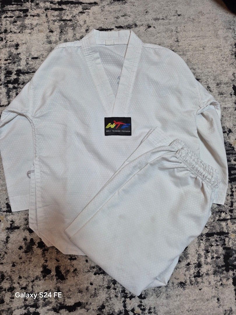 Taekwondo Dobuk Clothing (Category: Combat Sports) located in Quezon City. Submitted by fina.chieng77-75439 (Listing ID 1467244476, Image 3). Description: used but still in good condition for 5 to 6 years old kid 120cm.