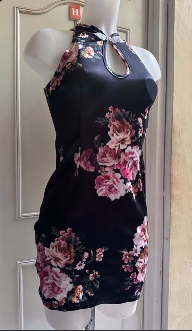 TAKE ALL for 379 S-M 📍LP POSTED📍 (Category: Dresses) located in Calapan. Submitted by shakalak (Listing ID 1467334529, Image 3). Description: - Color/Pattern: Black with striking pink and white roses 📍FINAL PRICE📍 - Neckline: Halter style with keyhole cutout and white clasp detail - Fit: Short length, body-hugging tight fit - Details: Trendy side cutouts with strap accents near the hem - Closure: Convenient back zipper - Condition: Excellent,