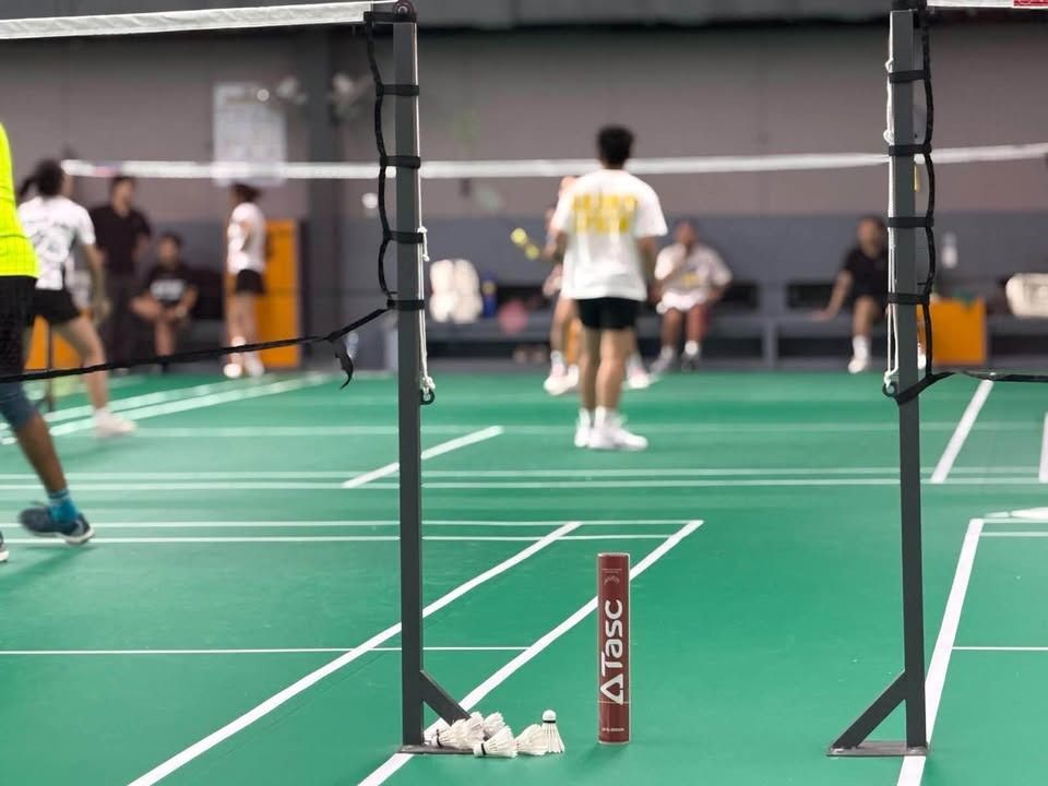 Tasc Voyage-07 Badminton Shuttlecocks (Category: Racket and Ball Sports) located in Pasay City. Submitted by zetroc13134 (Listing ID 1467208344, Image 2). Description: - Brand: Tasc Voyage-07 shuttlecocks - Packaging: Standard 12-piece tube (Red) - Quality: Premium feathered design with strong flight consistency - Storage: Properly stored in cool conditions - Best for: Regular court training, matches, and tournaments.