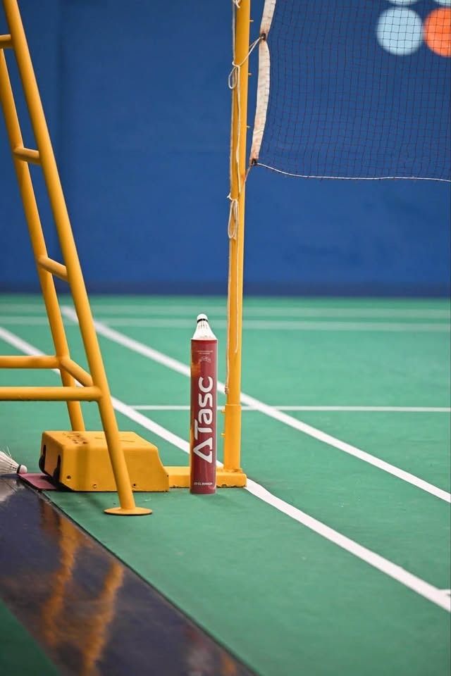 Tasc Voyage-07 Badminton Shuttlecocks (Category: Racket and Ball Sports) located in Pasay City. Submitted by zetroc13134 (Listing ID 1467208344, Image 3). Description: - Brand: Tasc Voyage-07 shuttlecocks - Packaging: Standard 12-piece tube (Red) - Quality: Premium feathered design with strong flight consistency - Storage: Properly stored in cool conditions - Best for: Regular court training, matches, and tournaments.