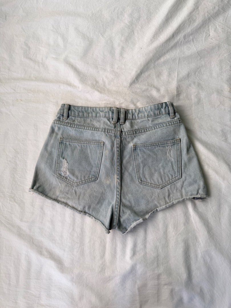 Tattered shorts (Category: Shorts) located in Tarlac. Submitted by el401_ (Listing ID 1467171893, Image 2). Description: Size 28 on tag/size 30 on measuring tape Length 11.5.