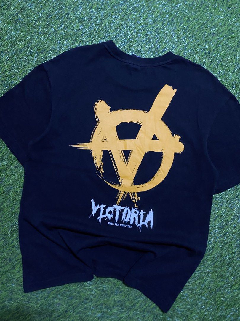 TEE BOX SHIRT (Category: Tshirts & Polo Shirts ) located in Manila. Submitted by niftythrifttt (Listing ID 1467339014, Image 3). Description: TEE BOX SIZE M SEMI L WIDTH - 19.5 LENGTH - 27 COLOR RATE 9.5 EXCELLENT CONDI NO ISSUE.