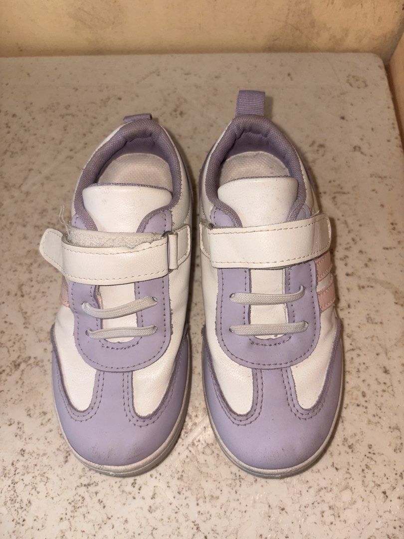 Tennis Shoes - Bella (Category: Babies & Kids Fashion) located in Catarman. Submitted by hyukissco (Listing ID 1467313333, Image 1). Description: Size 31 *get this when you buy one of the kids gowns, posted on my account. .