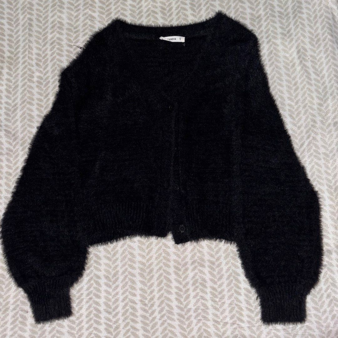 Terranova fur cardigan (Category: Coats, Jackets and Outerwear) located in Pila. Submitted by findsbychai (Listing ID 1467293433, Image 1). Description: .